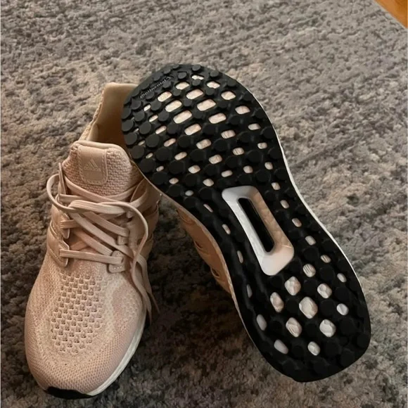 ❤️SOLD❤️Ultraboost 5.0 DNA Light pink
Womens sz 8
NWT - Picture 3 of 4